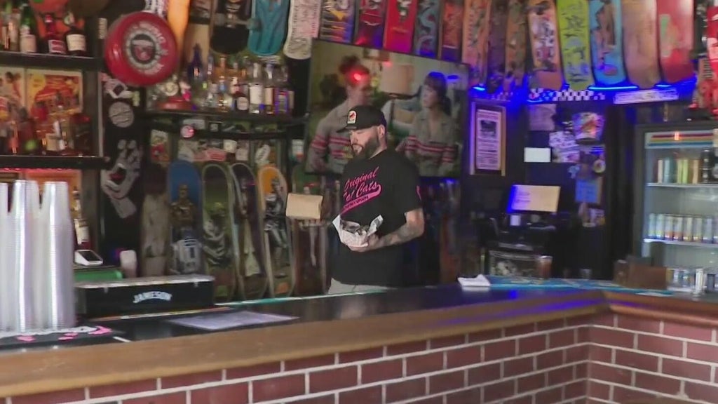 Fort Lauderdale proposes earlier closing times for downtown bars, facing pushback from business owners — CBS Miami, Abilene Dining news